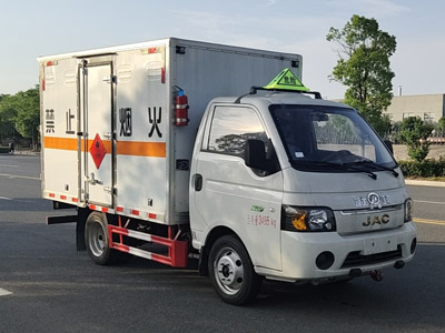 江特牌JDF5030XRYHFC6型易燃液體廂式運(yùn)輸車